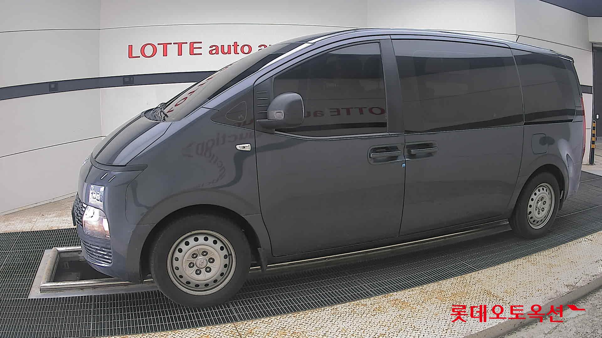 2022 - hyundai staria