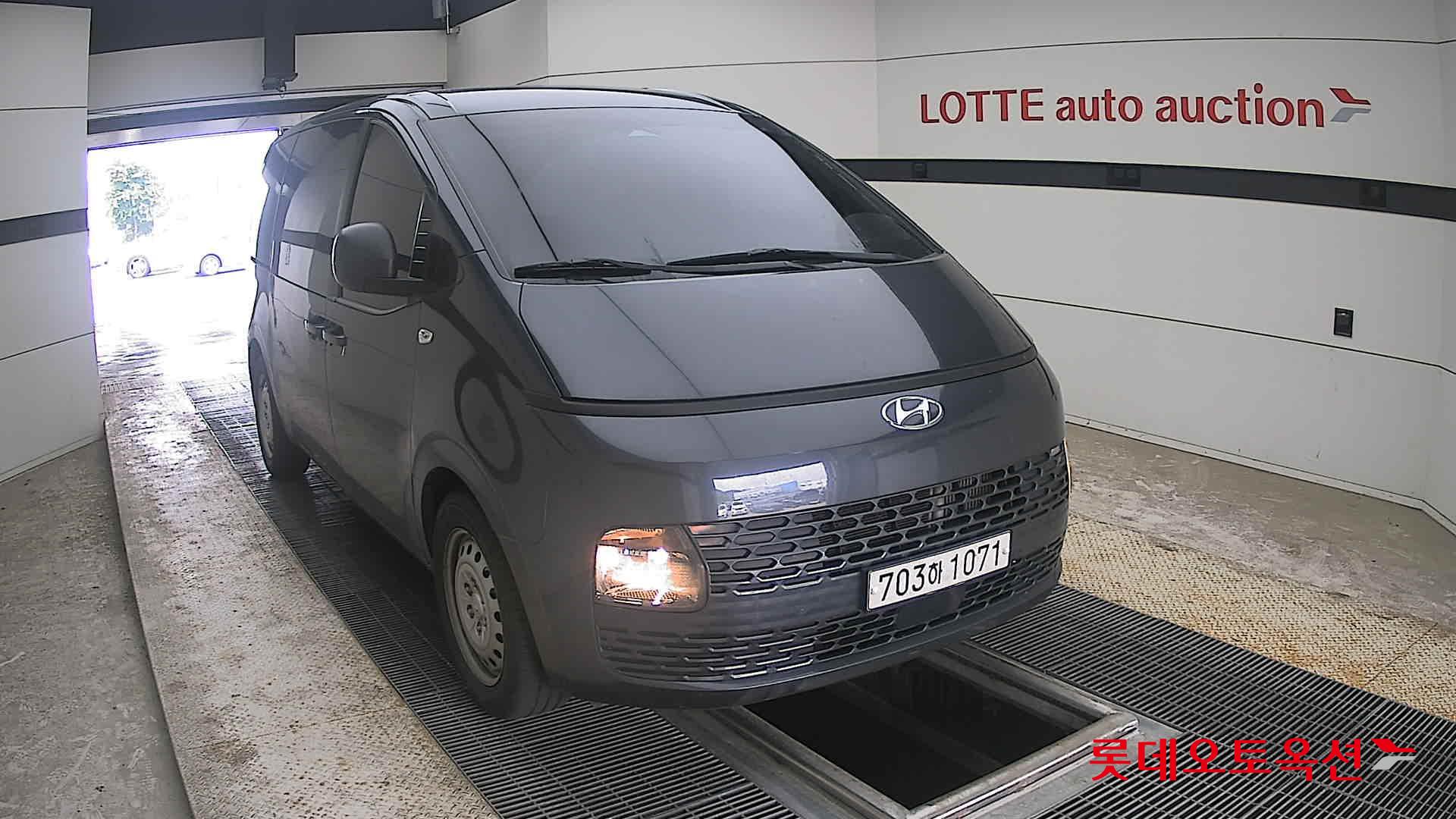 2022 - hyundai staria
