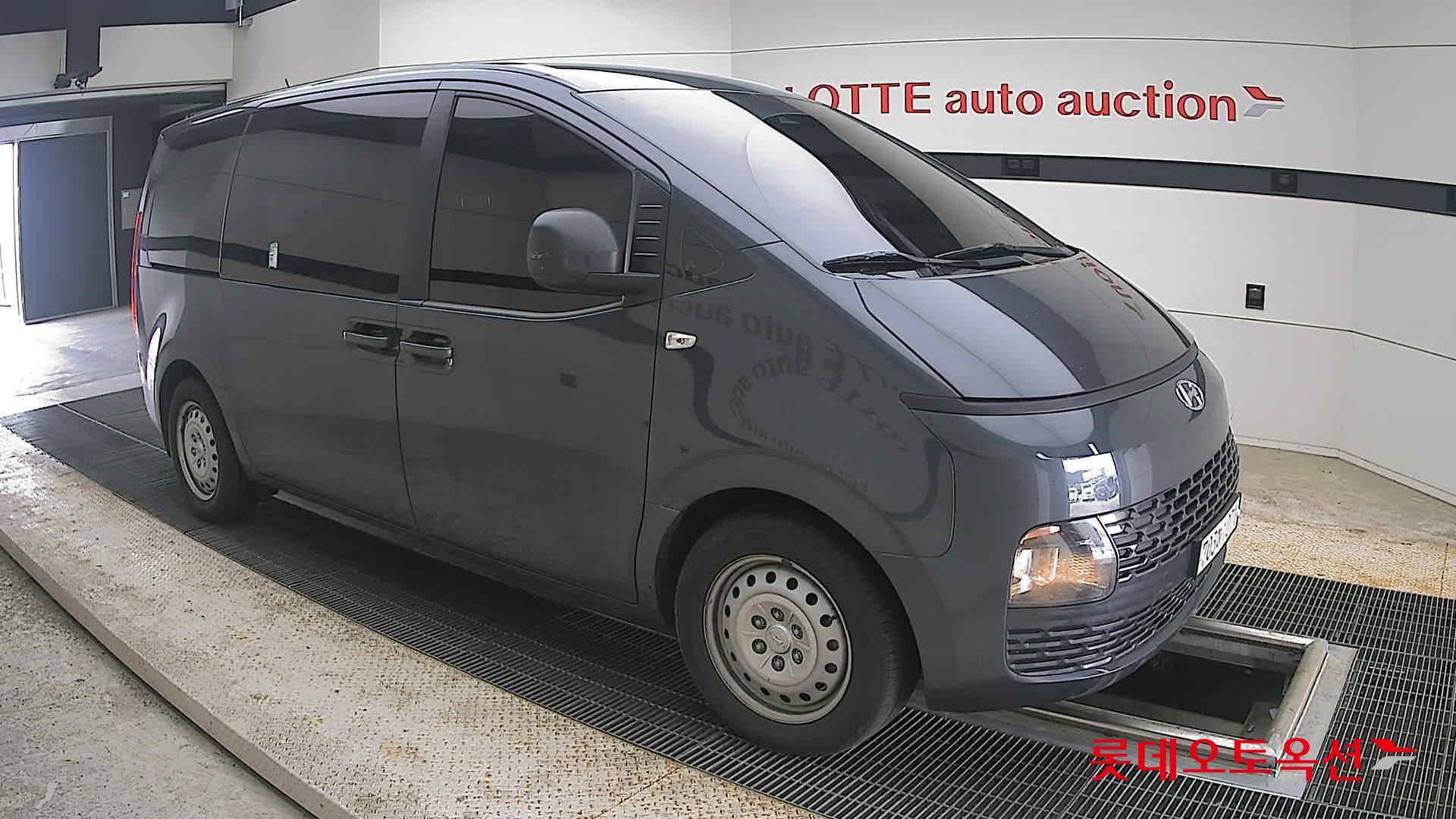 2022 - hyundai staria