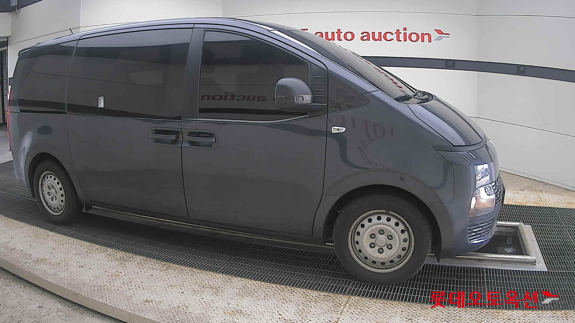 2022 - hyundai staria