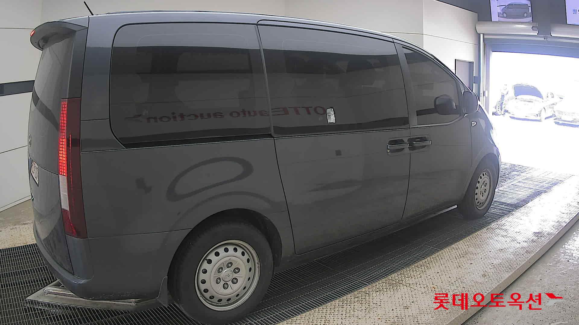 2022 - hyundai staria