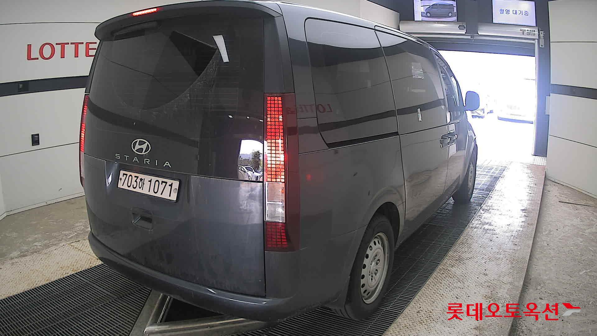 2022 - hyundai staria