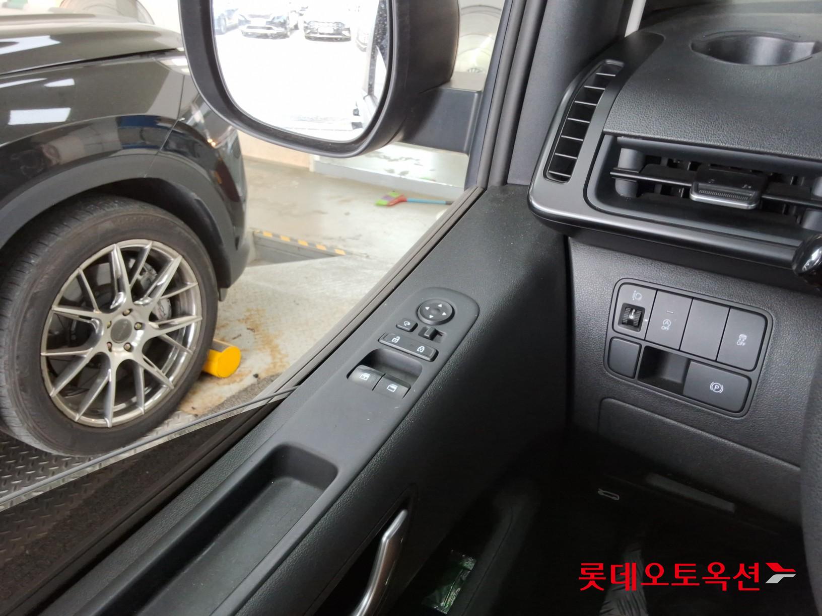2022 - hyundai staria