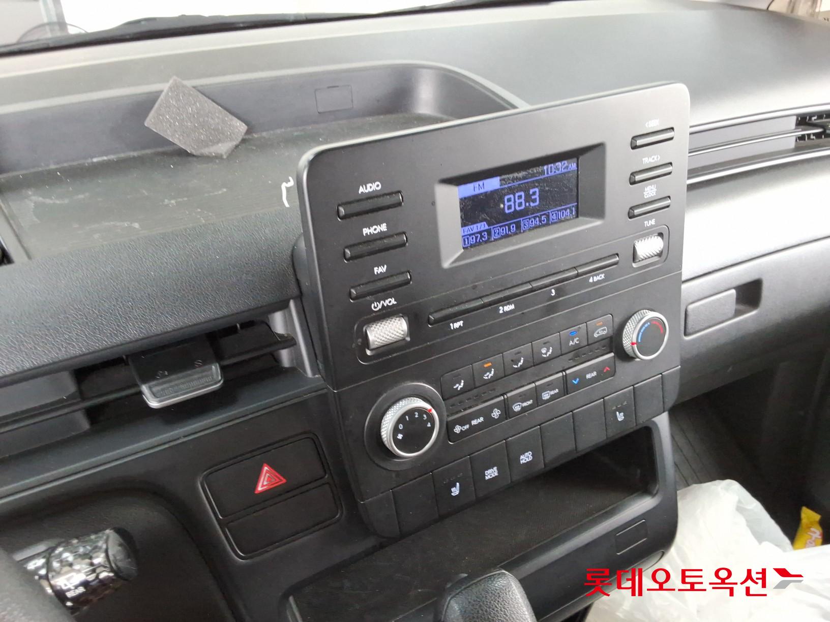 2022 - hyundai staria