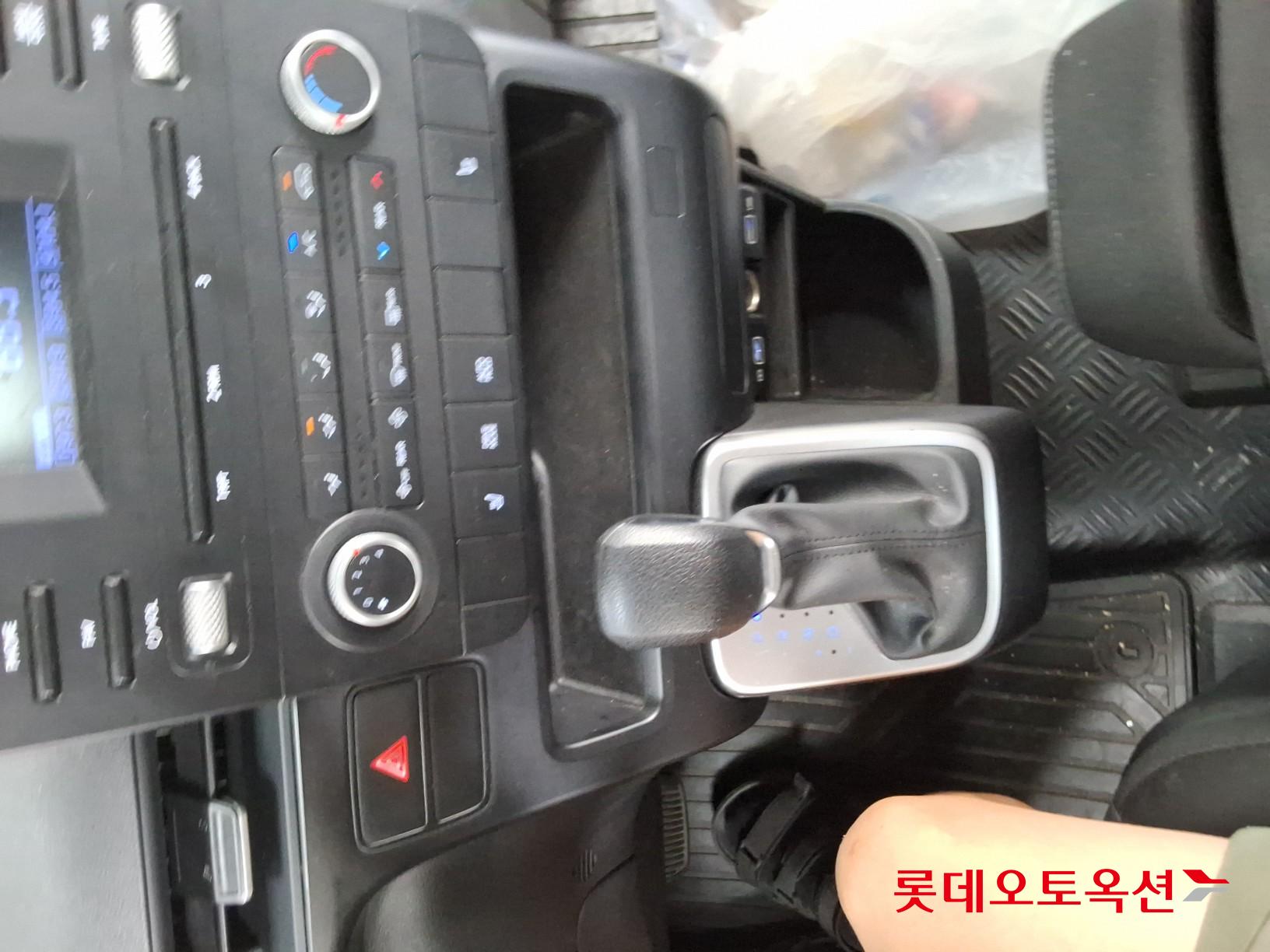 2022 - hyundai staria