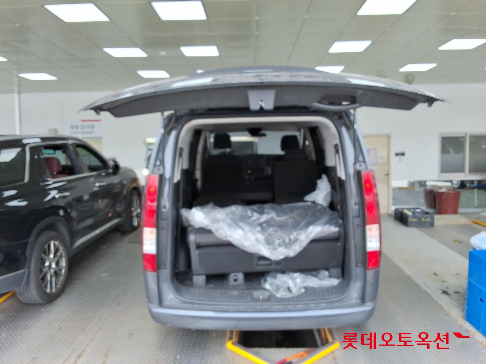 2022 - hyundai staria