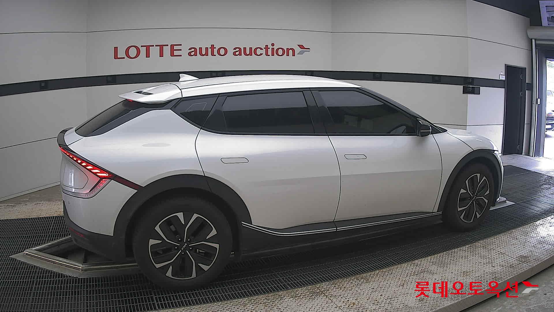 2022 - kia ev6
