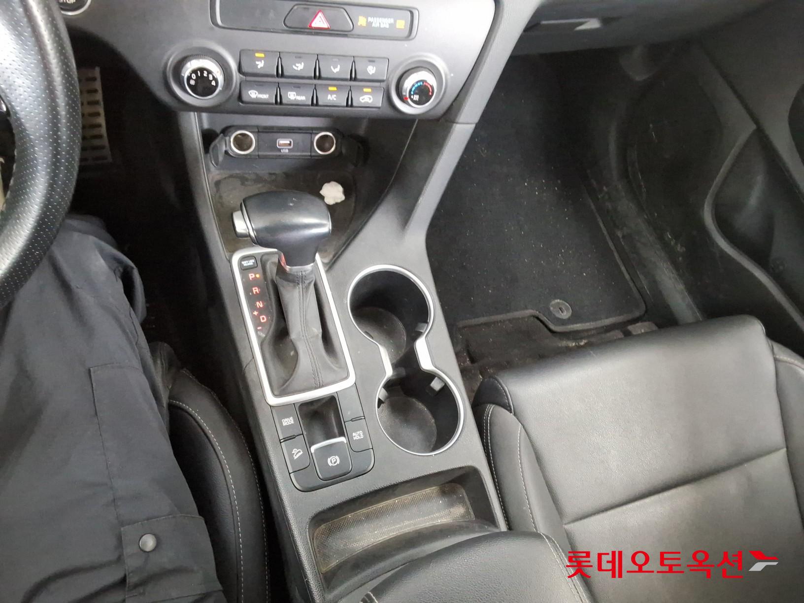 2021 - kia sportage