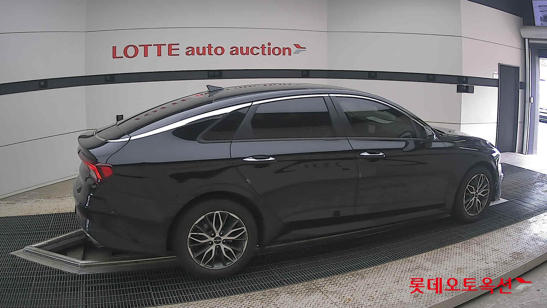 2022 - kia k5