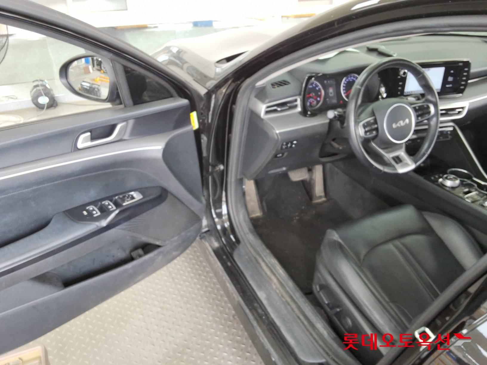 2022 - kia k5