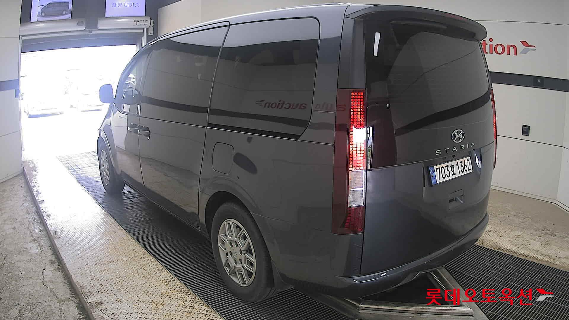 2023 - hyundai staria