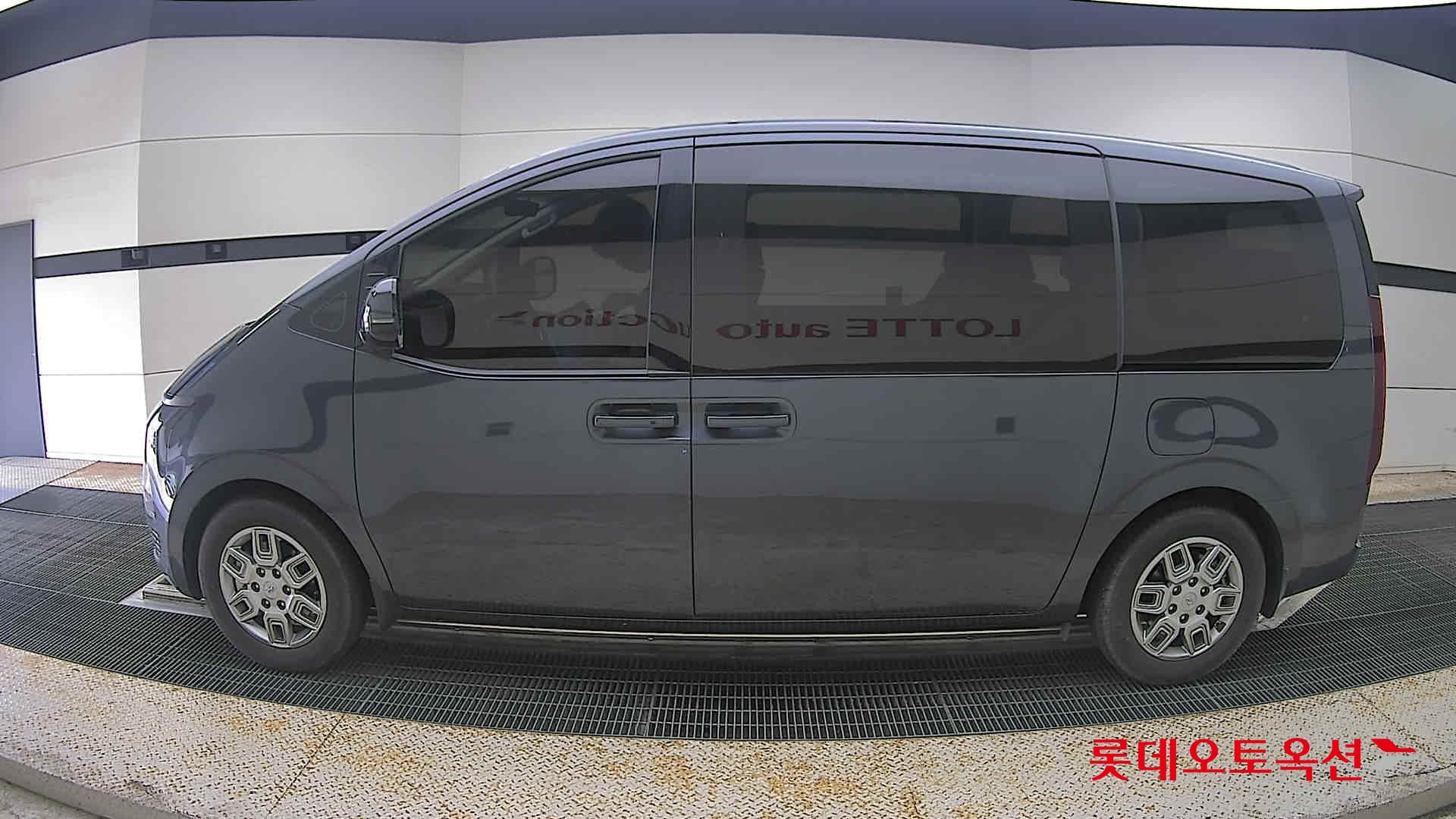 2023 - hyundai staria