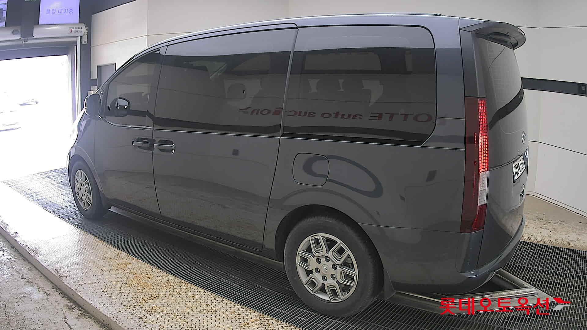 2023 - hyundai staria