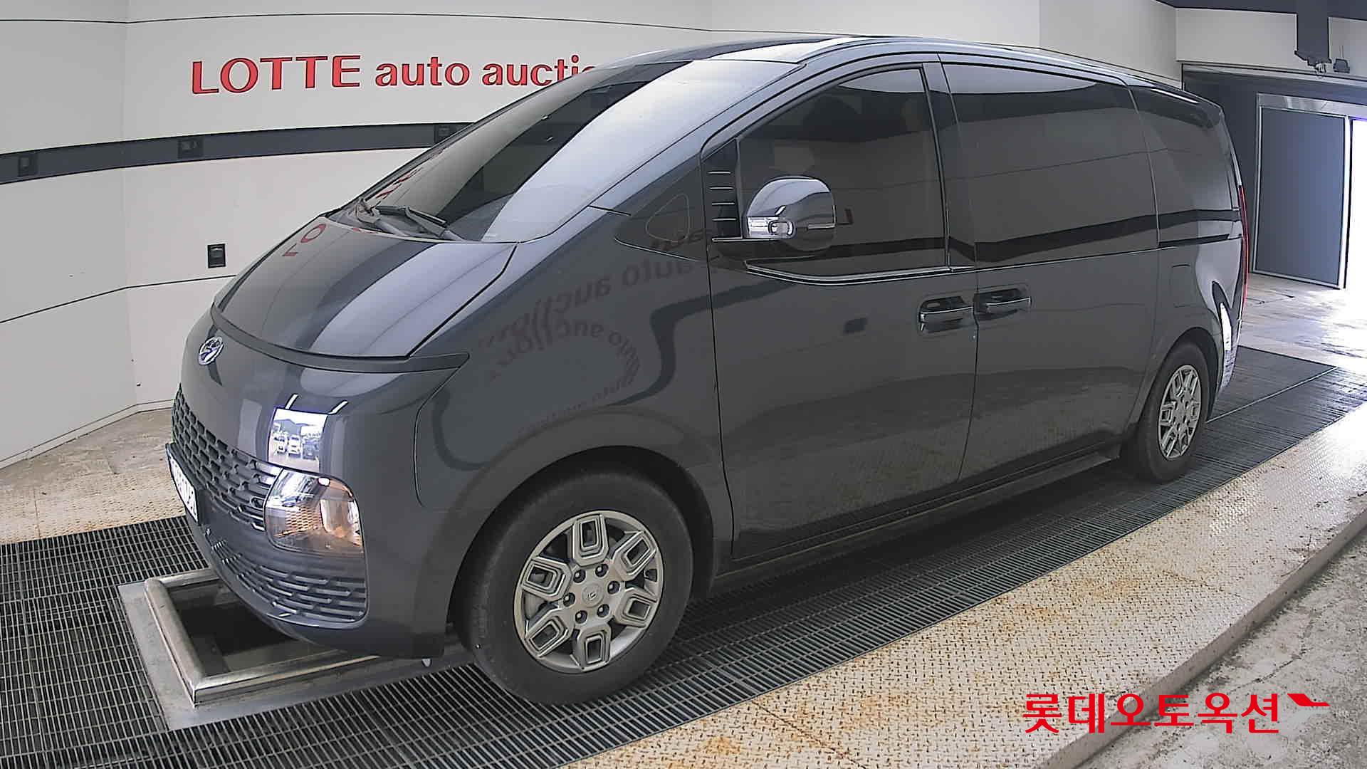 2023 - hyundai staria