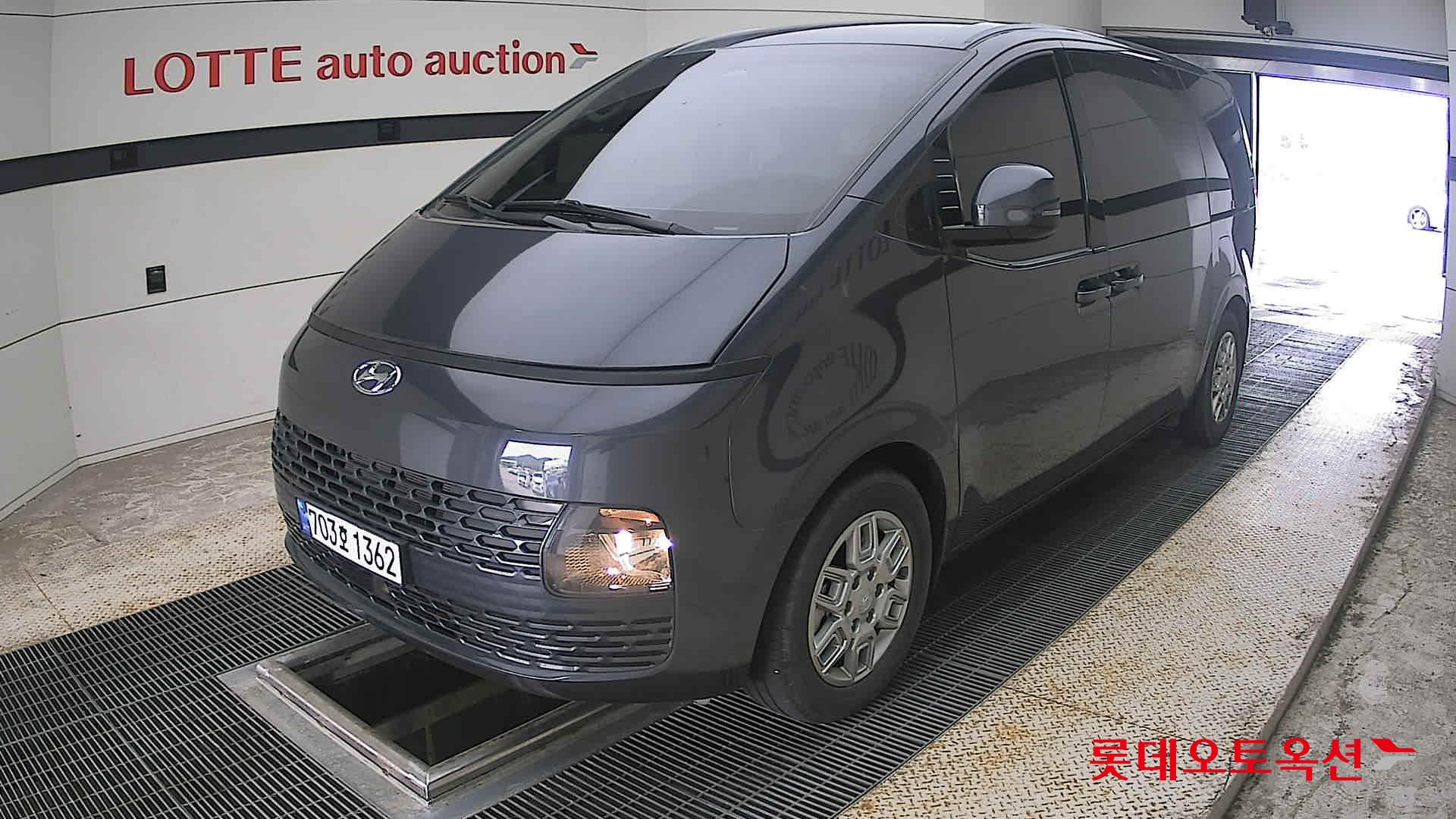 2023 - hyundai staria