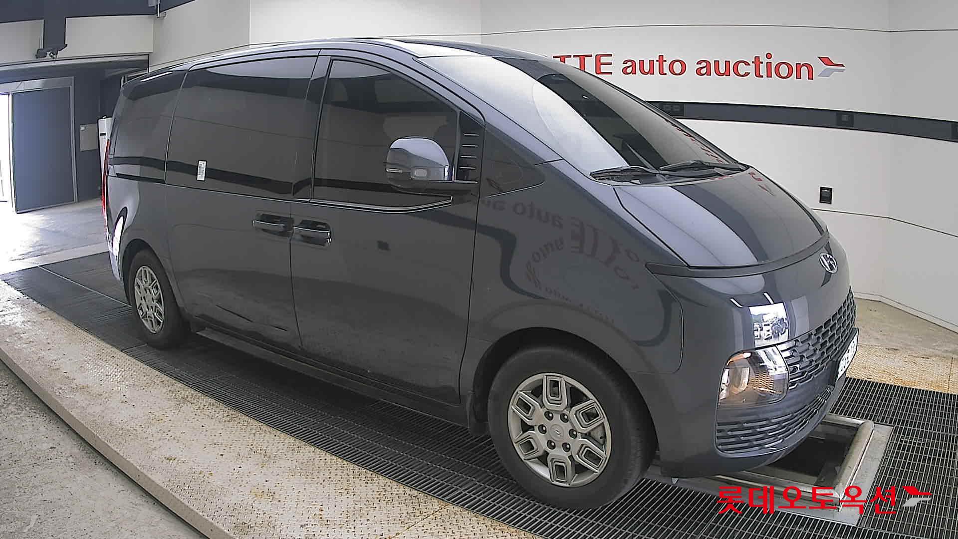 2023 - hyundai staria