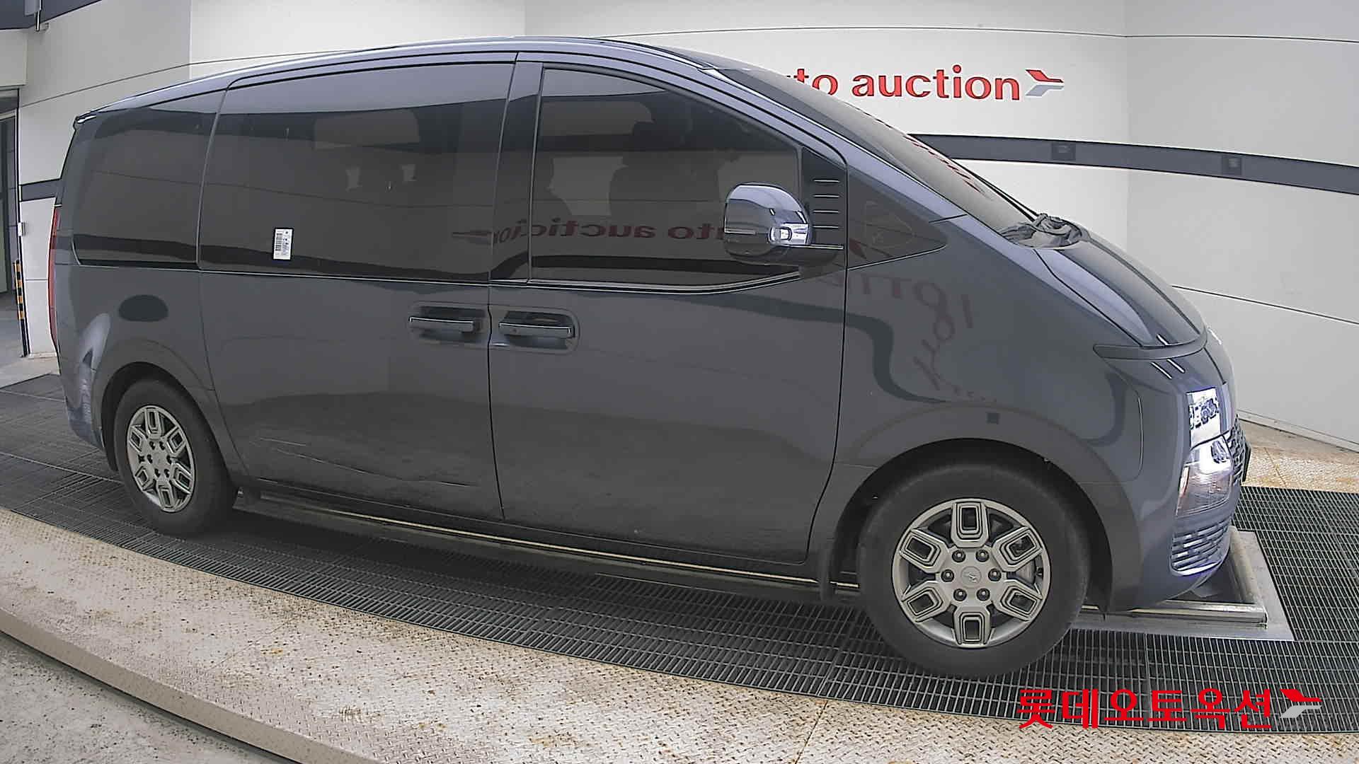 2023 - hyundai staria