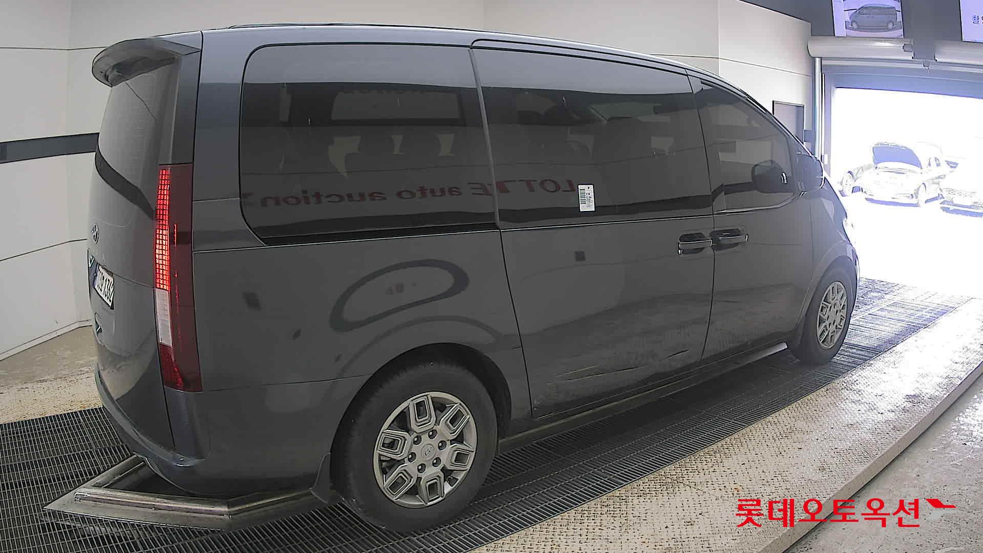 2023 - hyundai staria