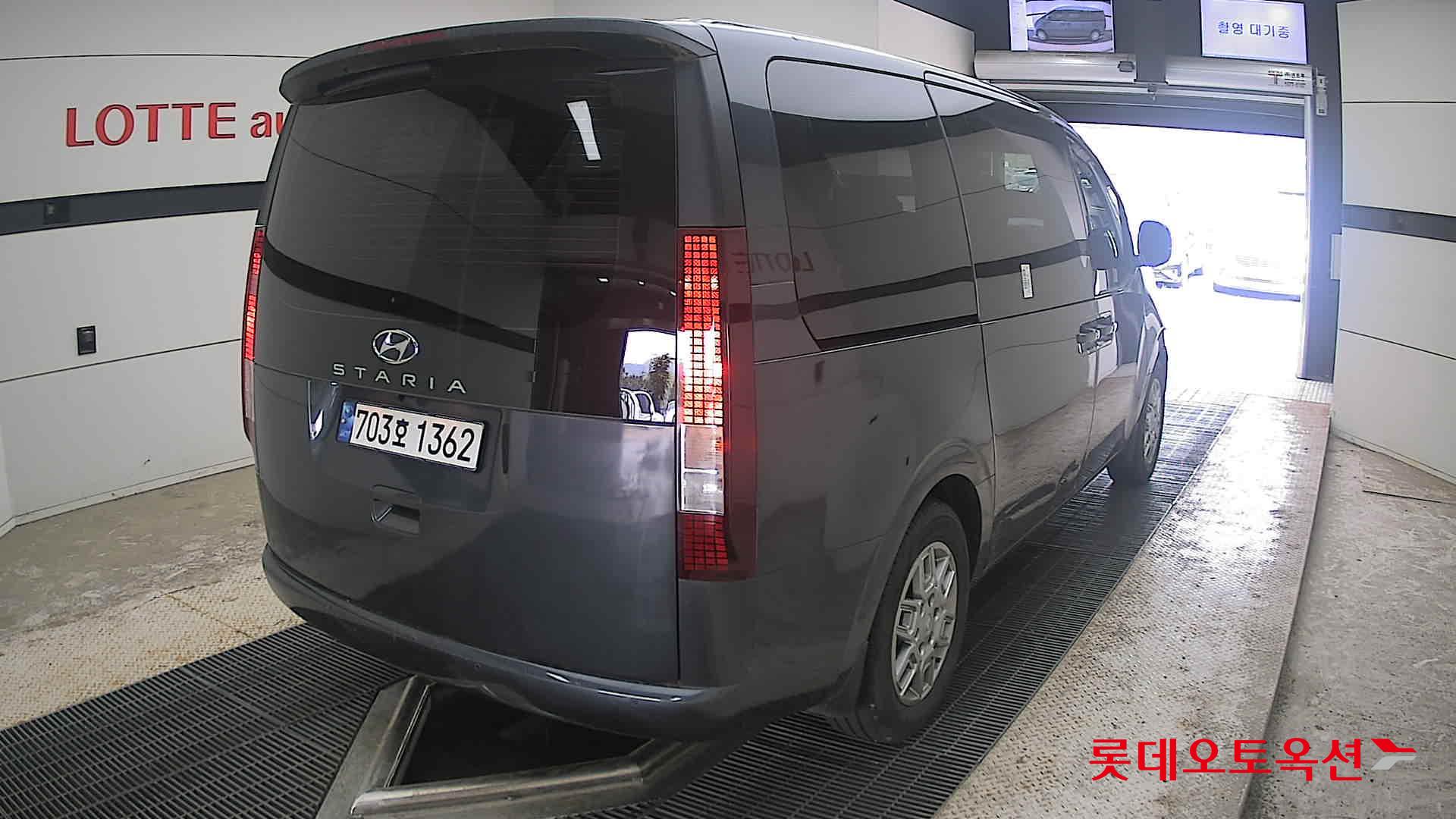 2023 - hyundai staria