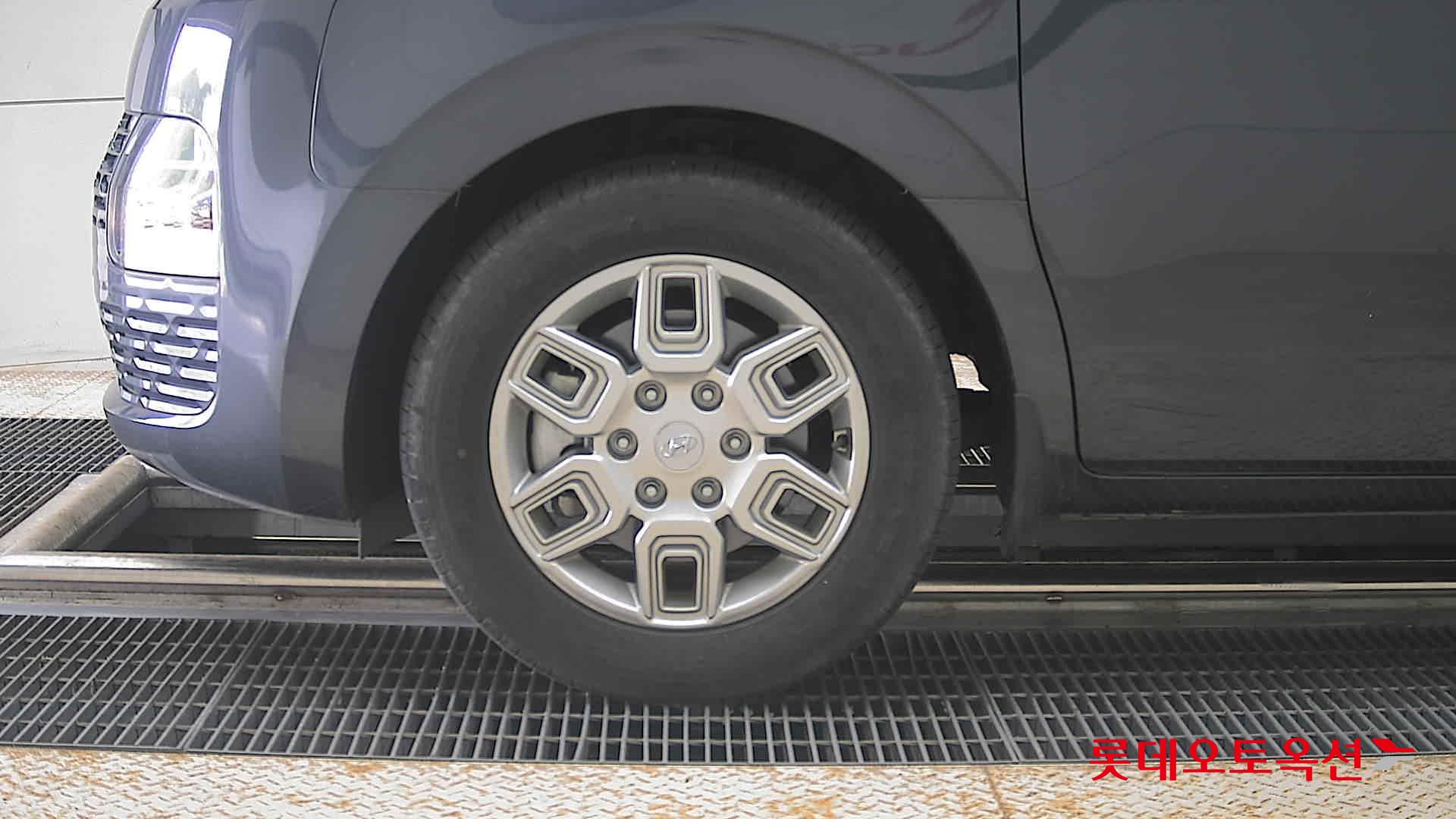 2023 - hyundai staria