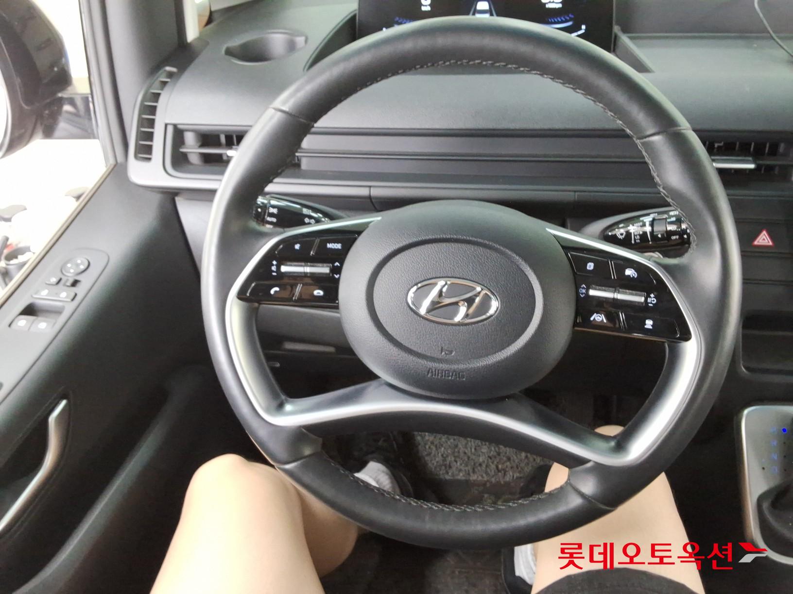 2023 - hyundai staria