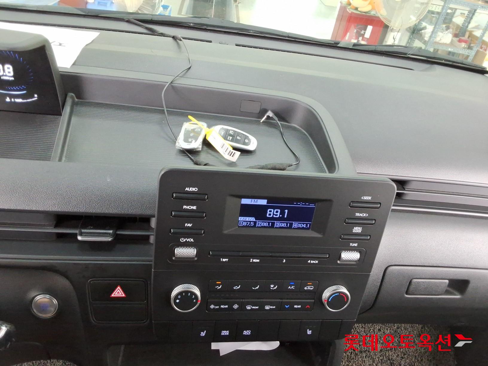 2023 - hyundai staria