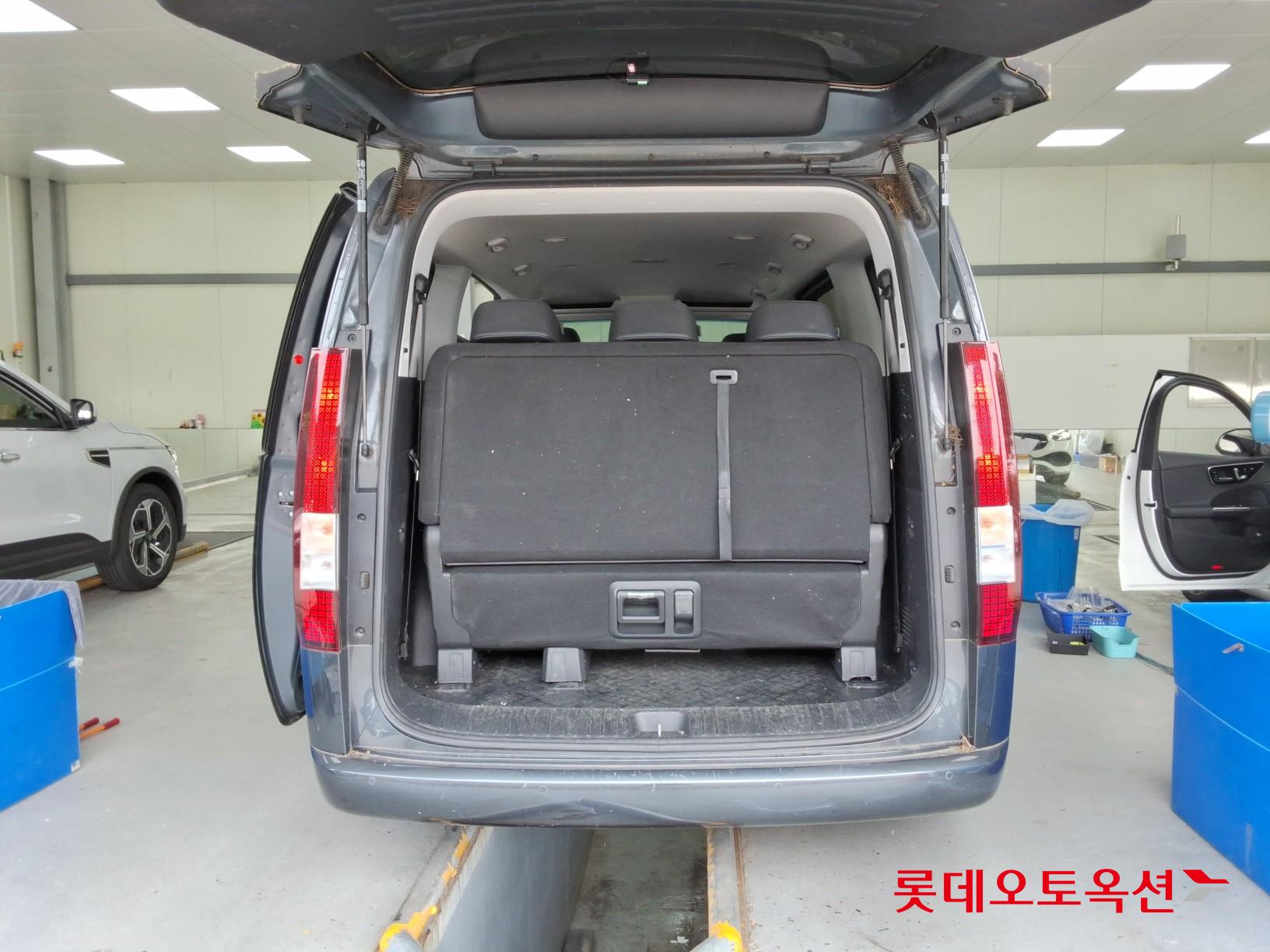 2023 - hyundai staria
