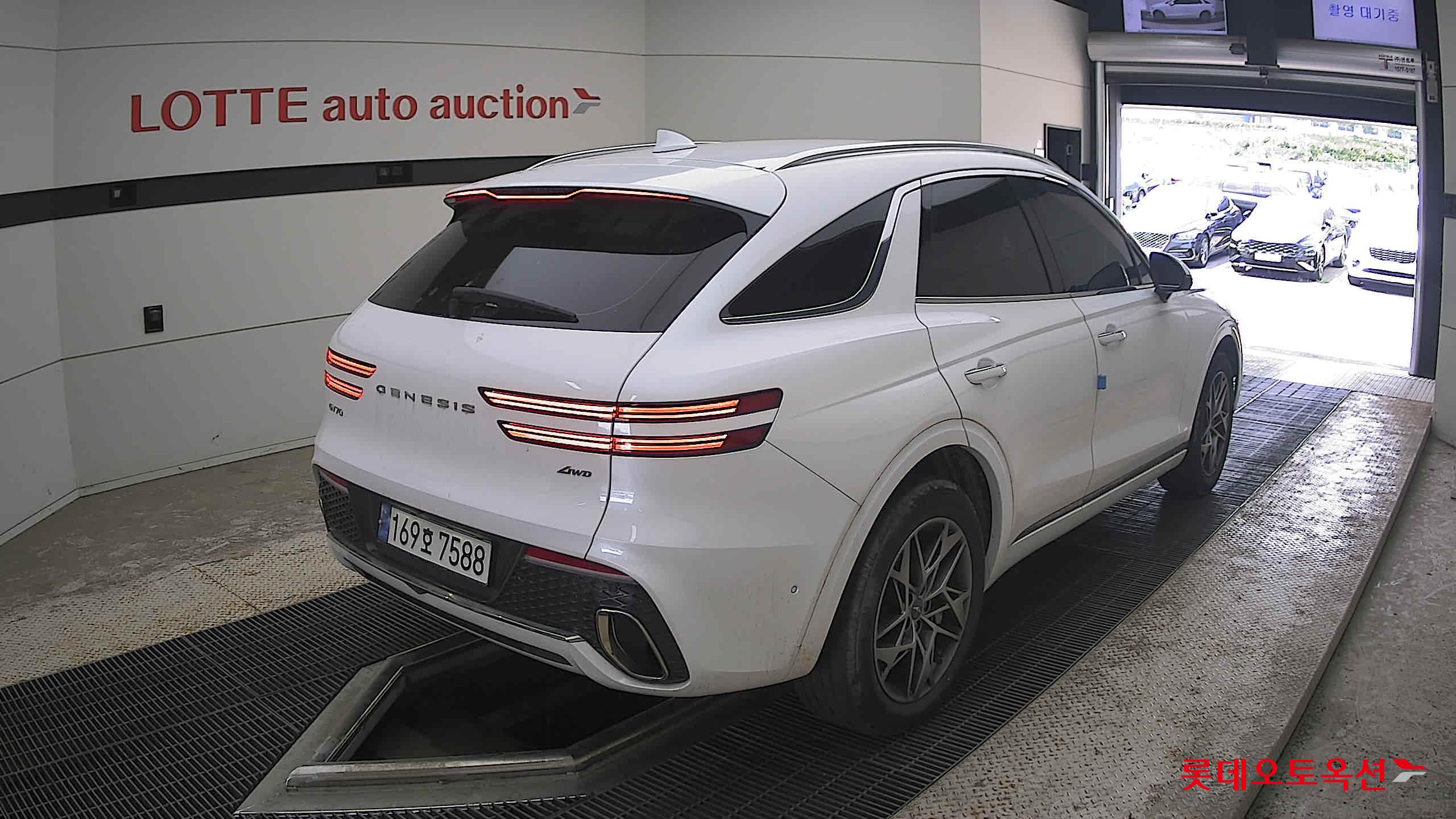 2023 - genesis gv70