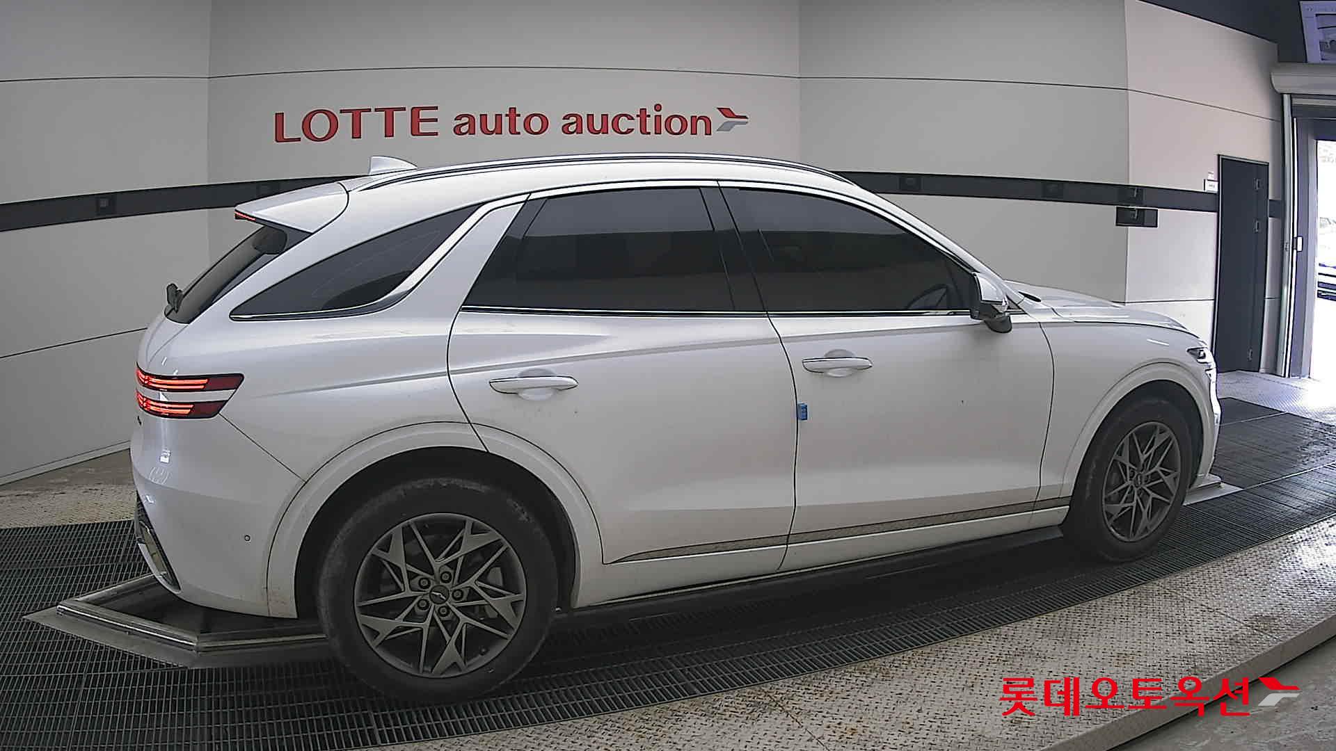 2023 - genesis gv70