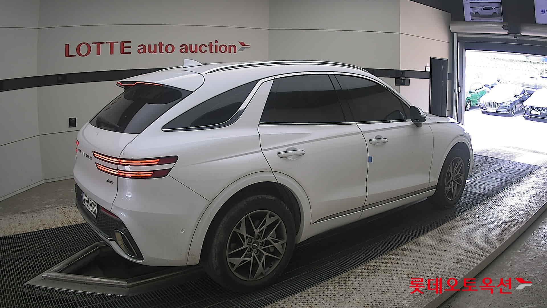 2023 - genesis gv70
