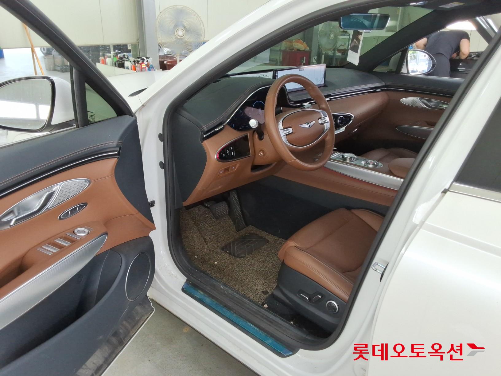 2023 - genesis gv70