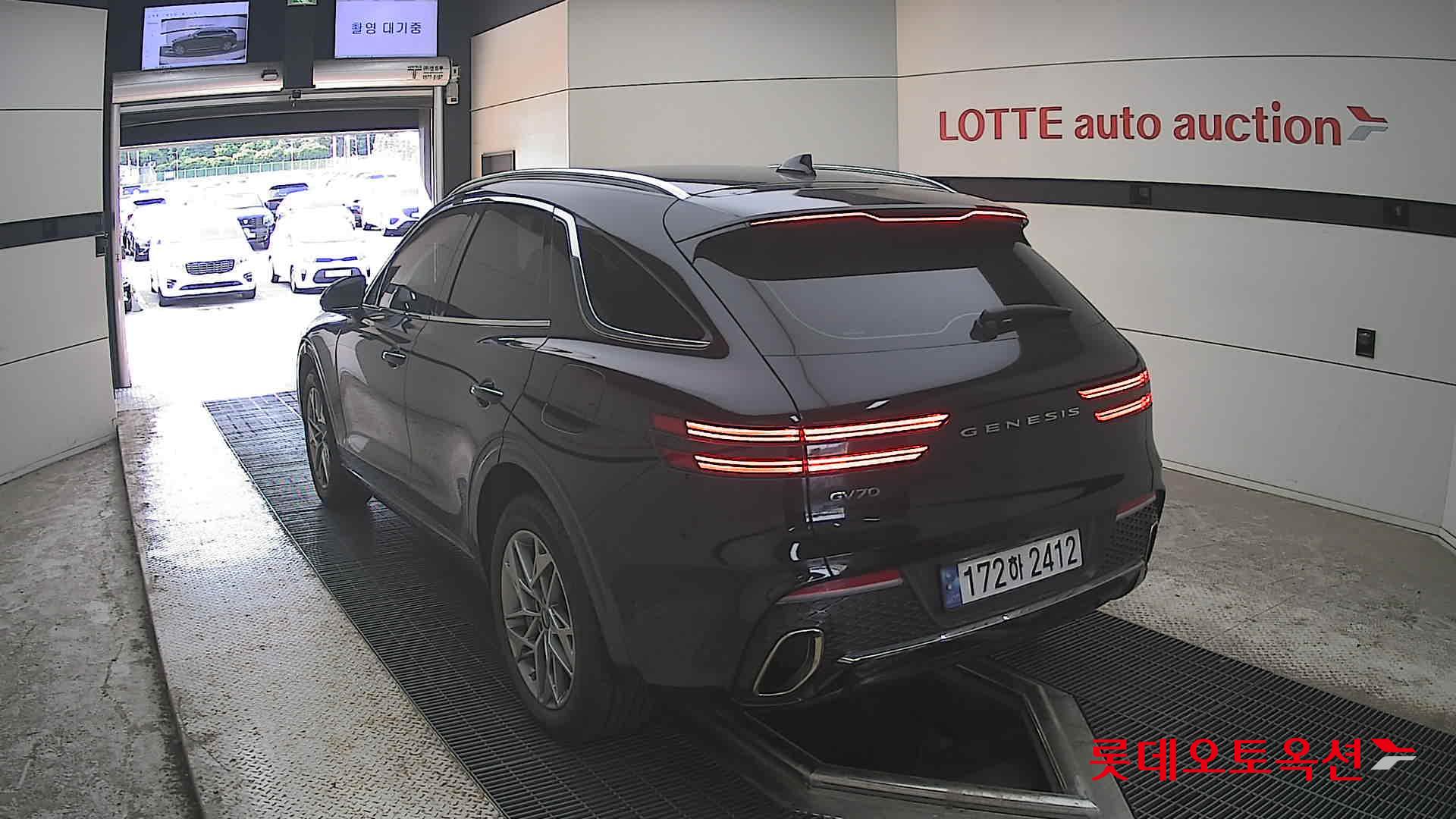2023 - genesis gv70