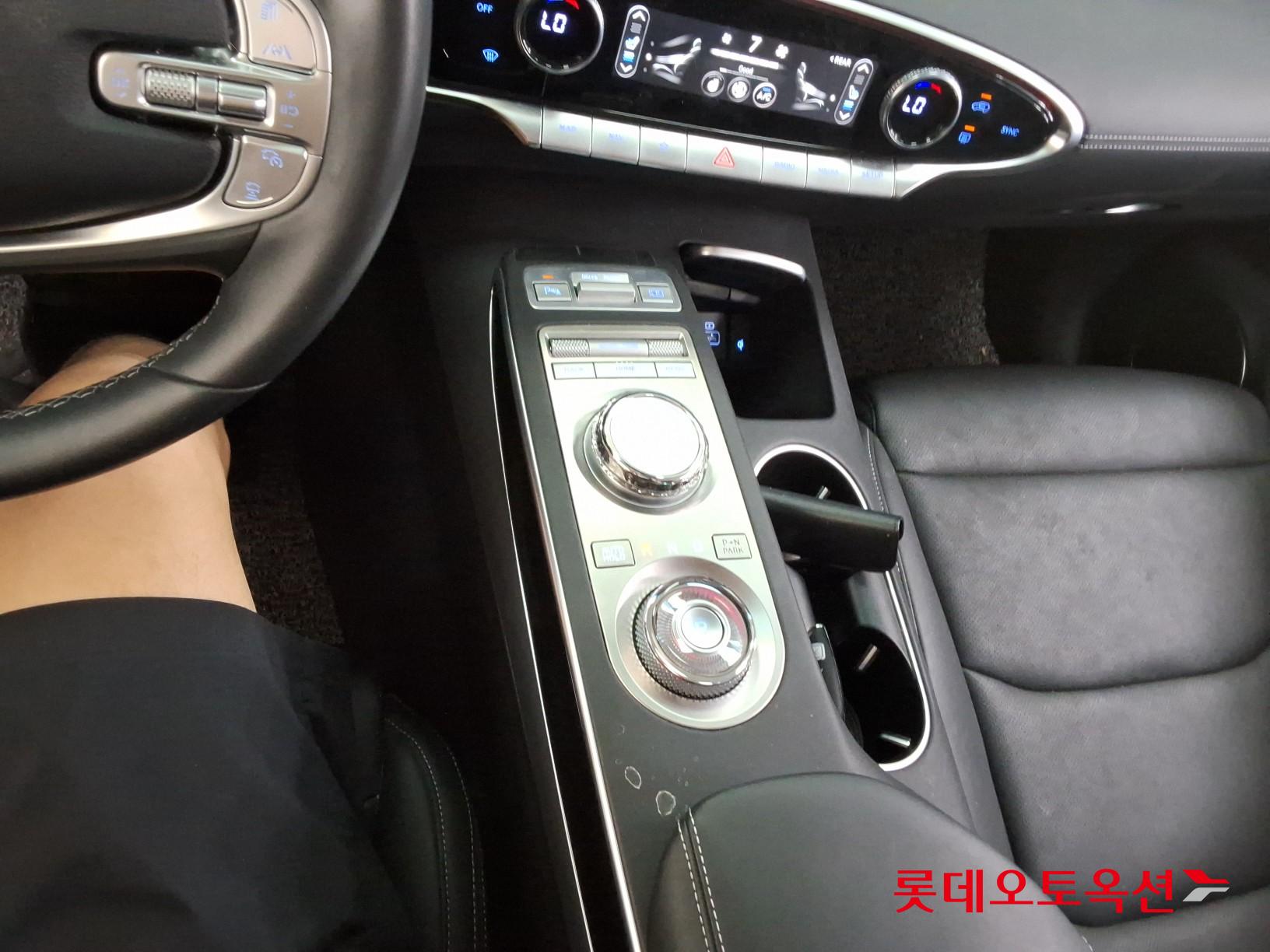 2023 - genesis gv70