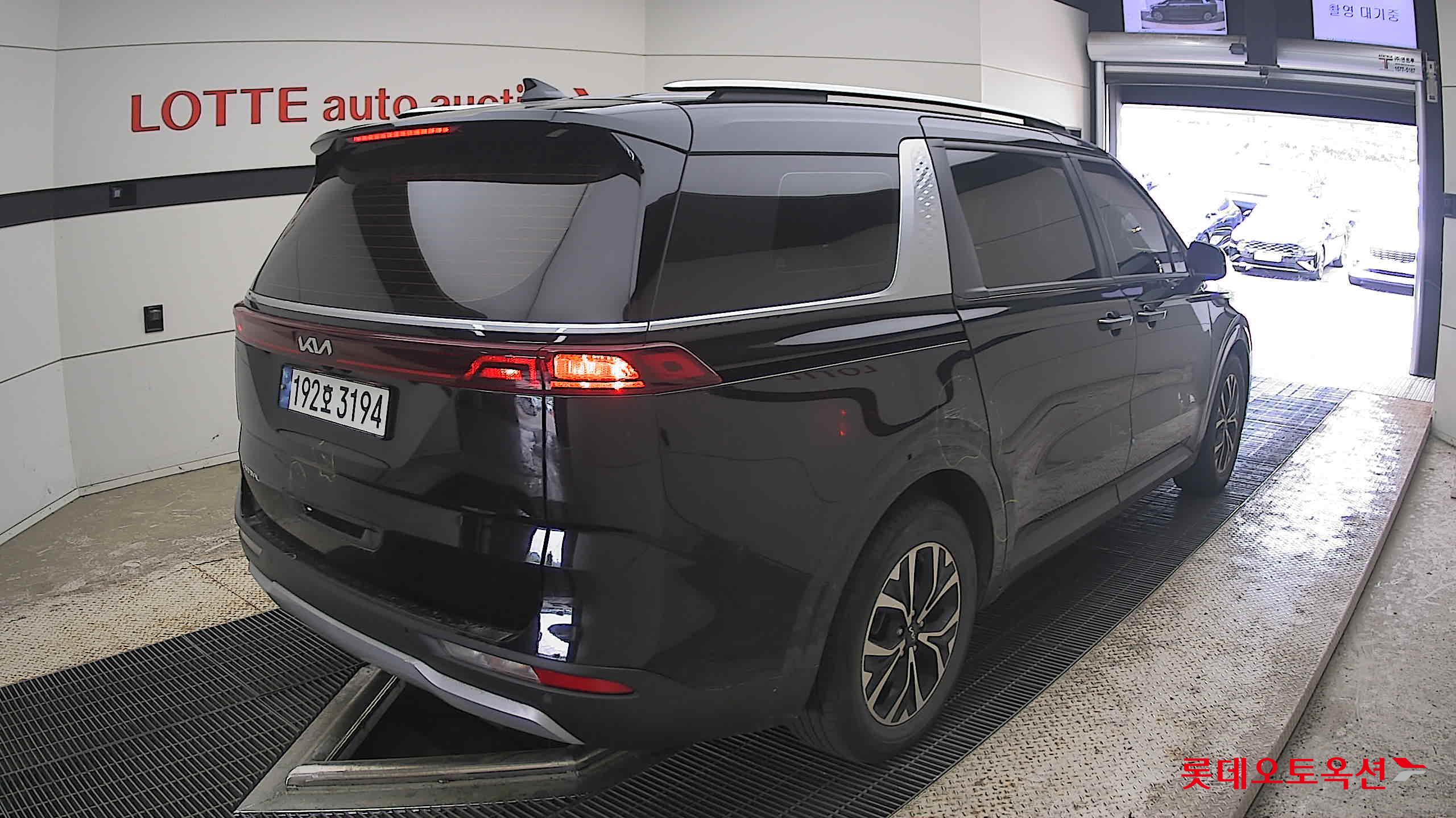 2023 - kia carnival