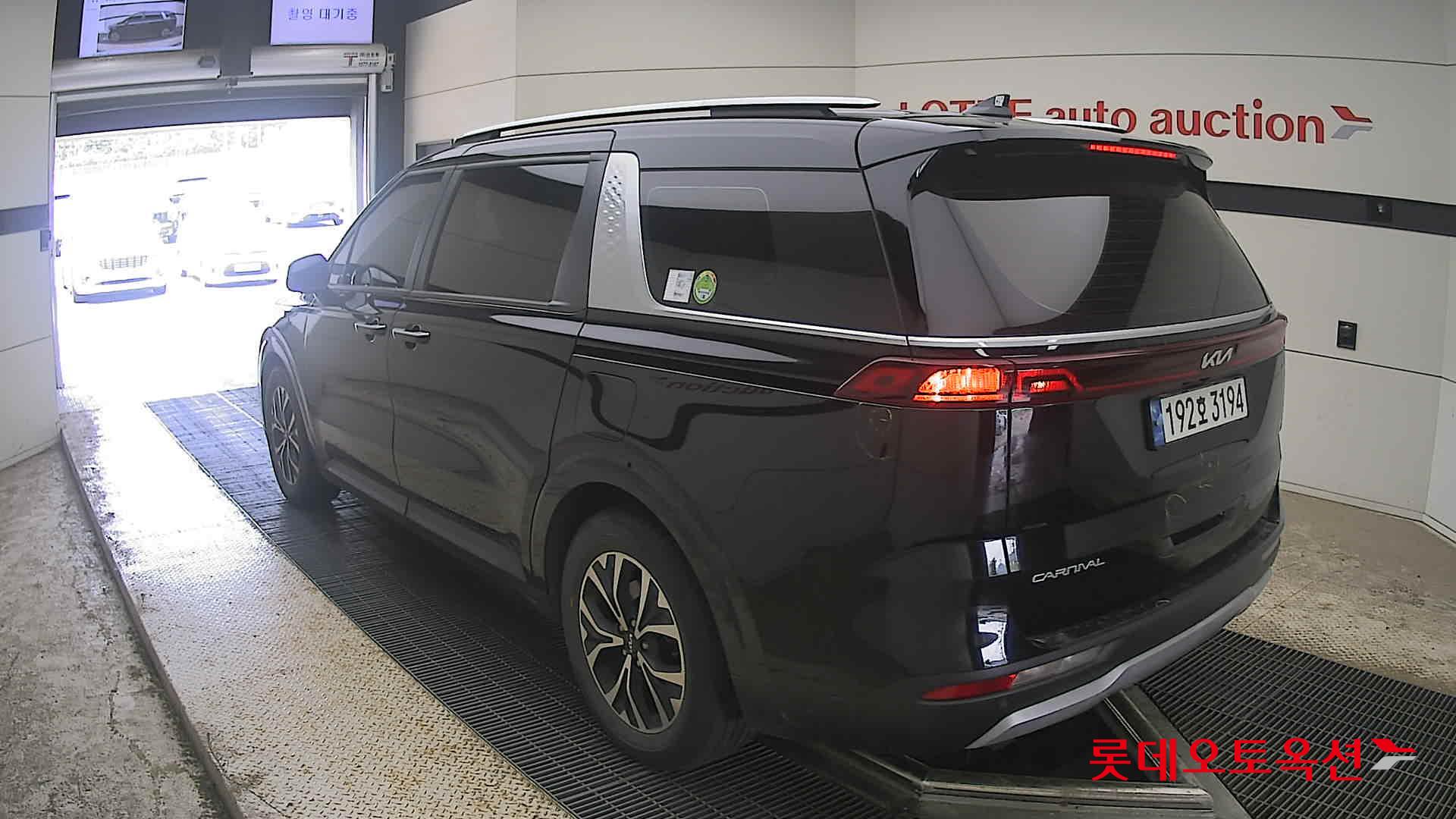2023 - kia carnival