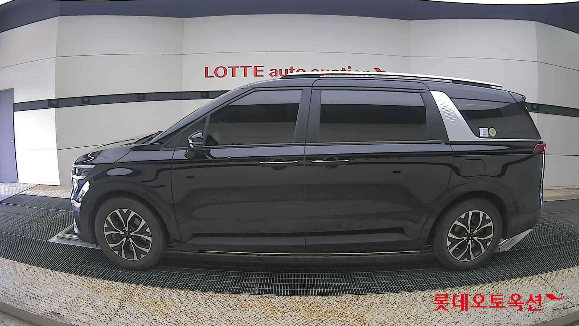 2023 - kia carnival