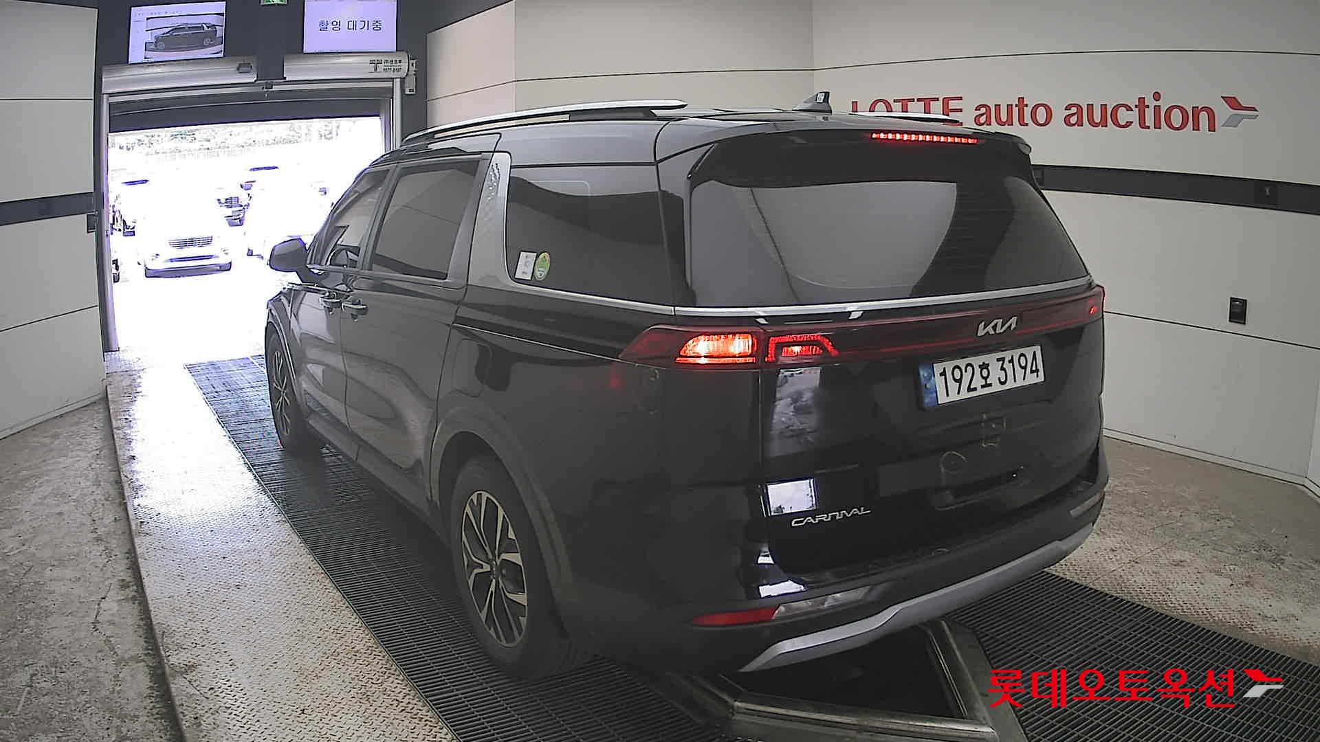 2023 - kia carnival