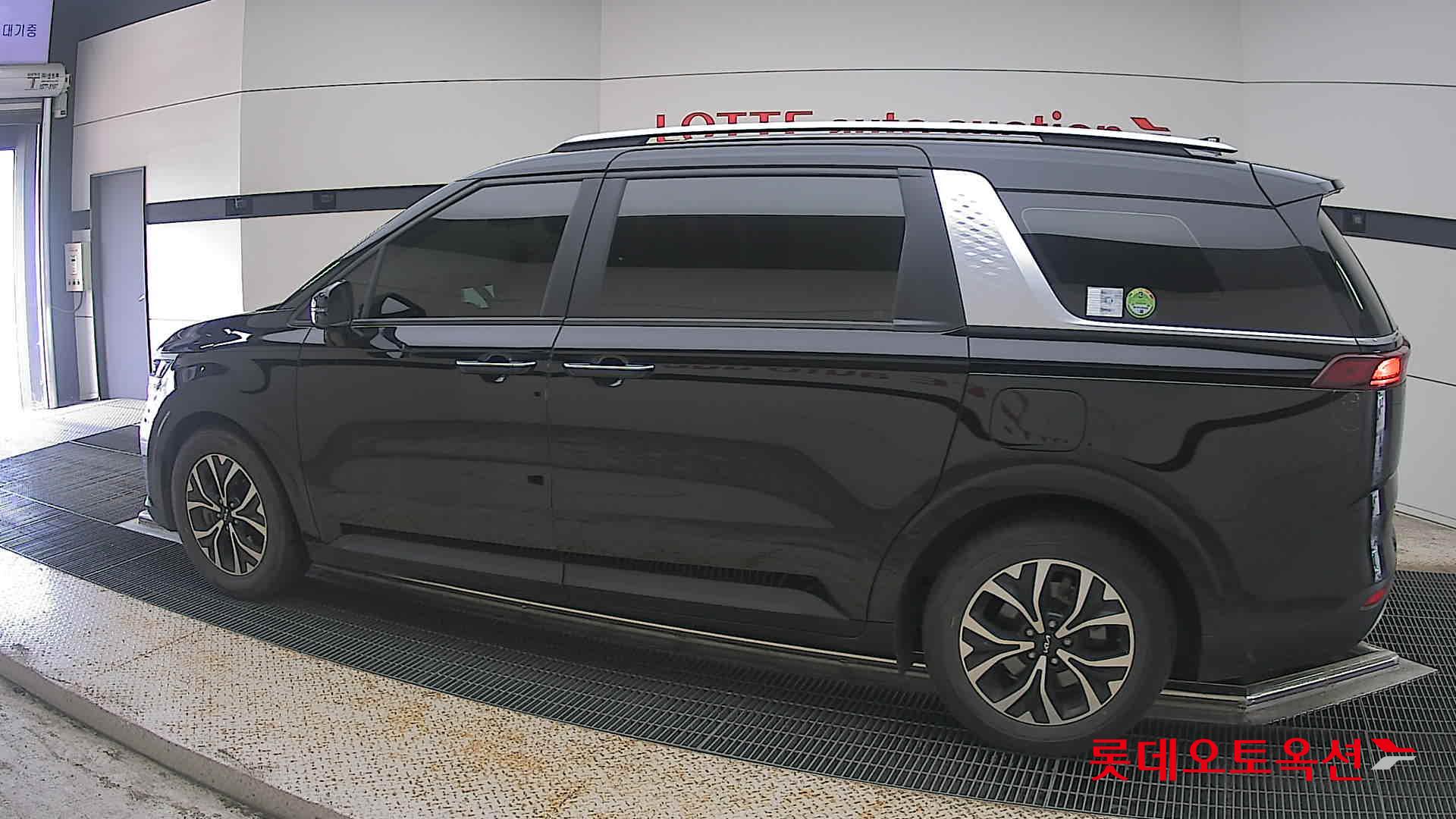 2023 - kia carnival