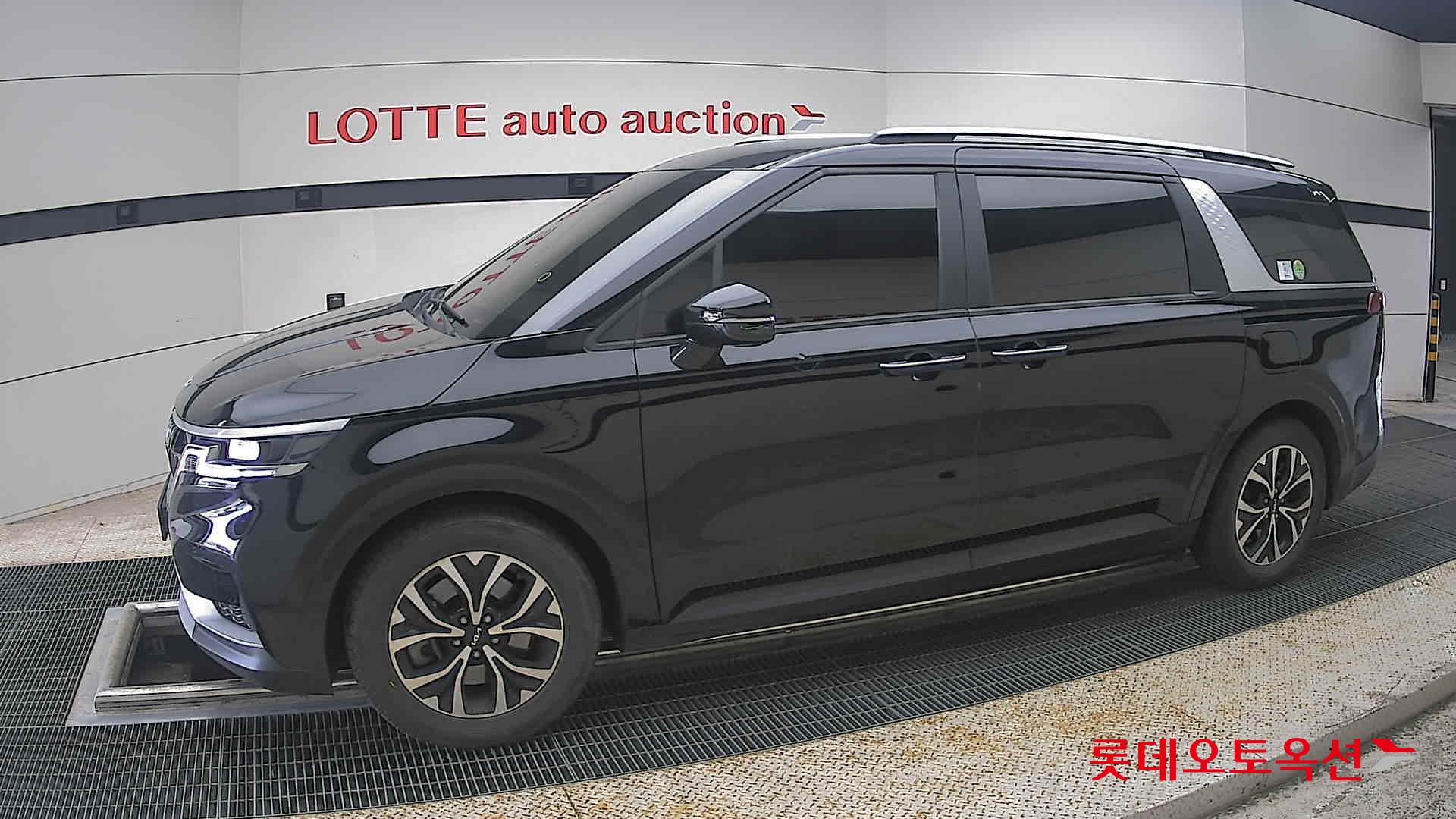2023 - kia carnival