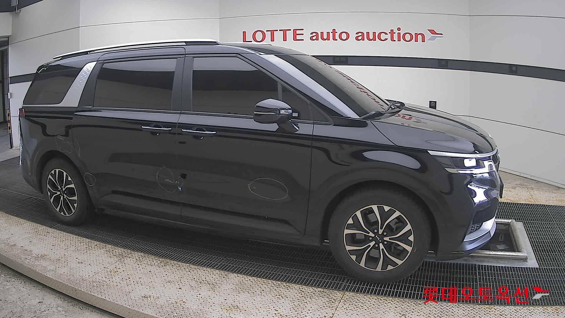 2023 - kia carnival