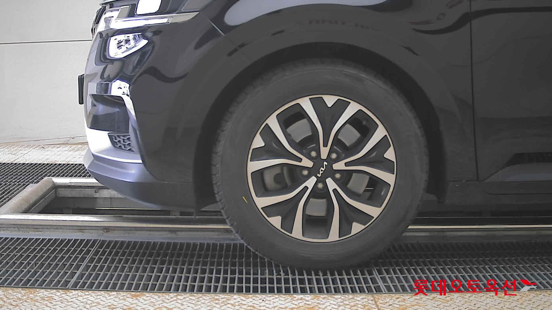 2023 - kia carnival