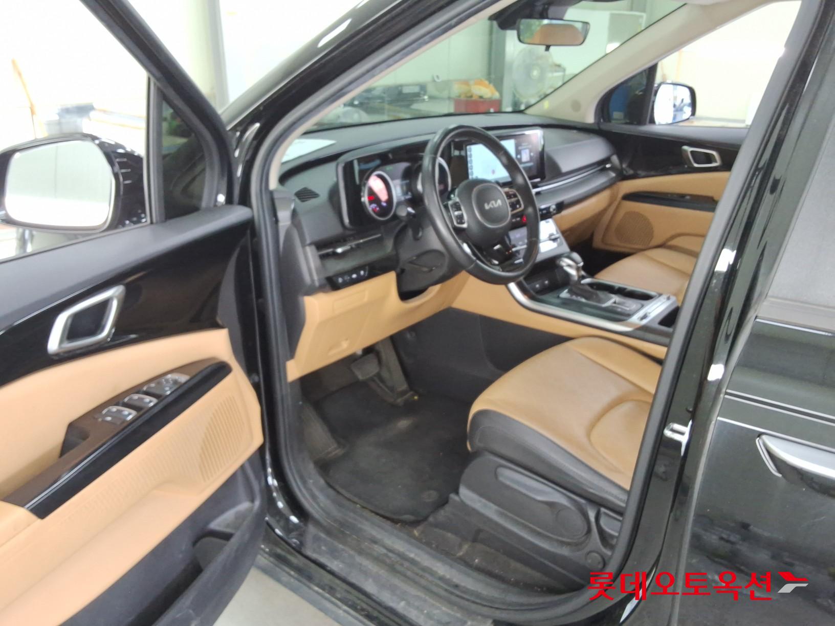 2023 - kia carnival