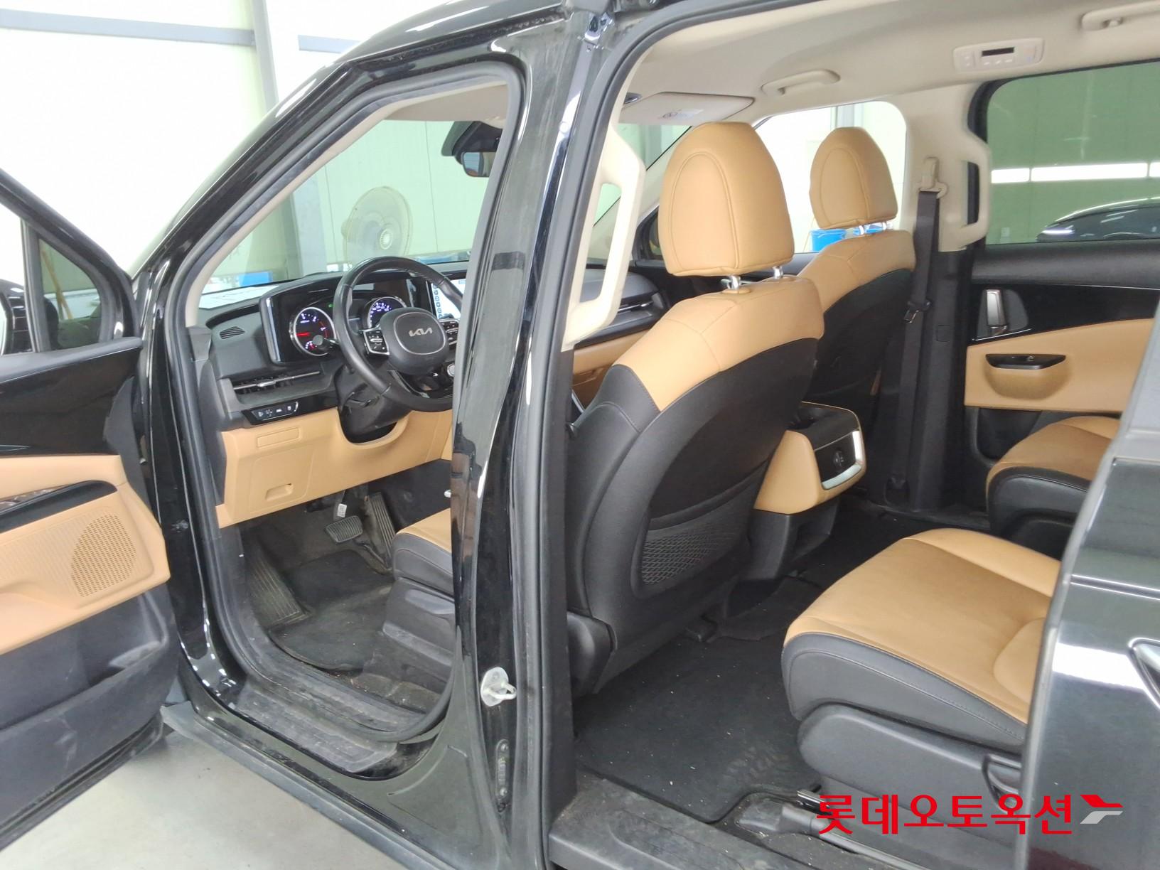2023 - kia carnival