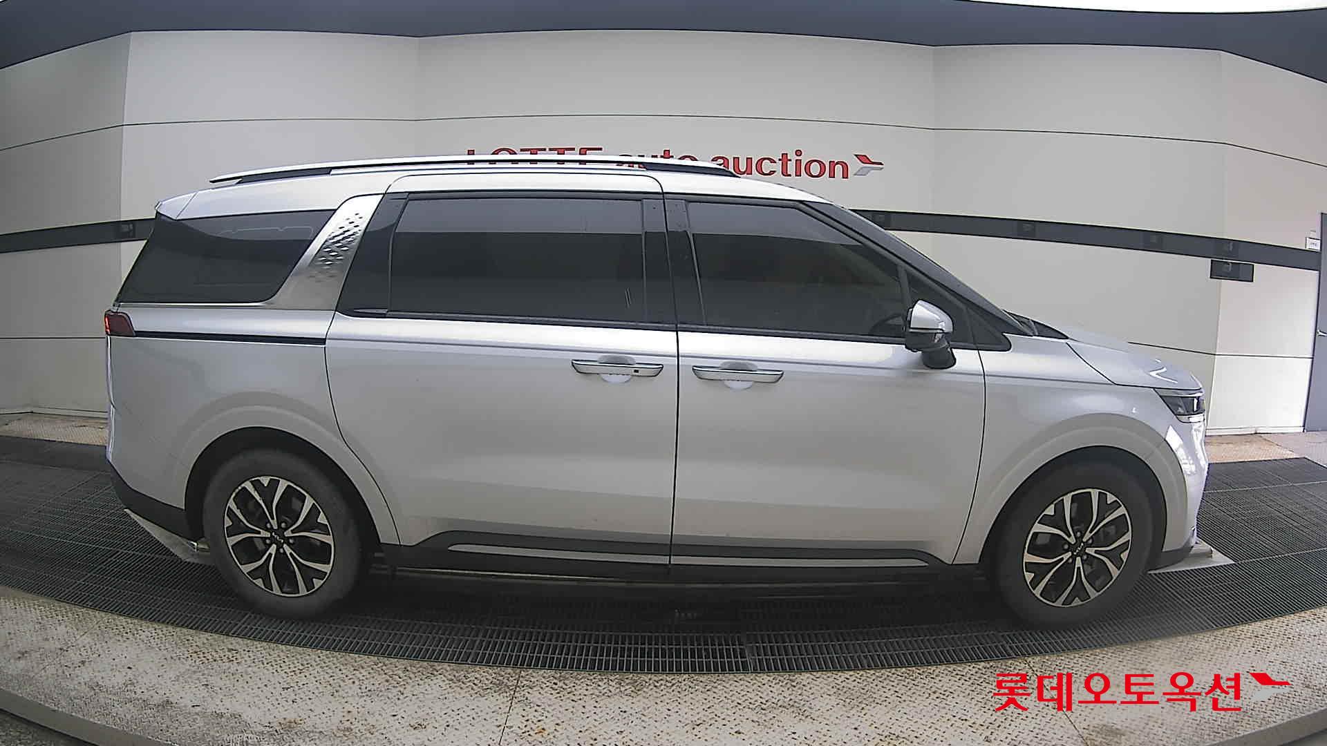 2022 - kia carnival