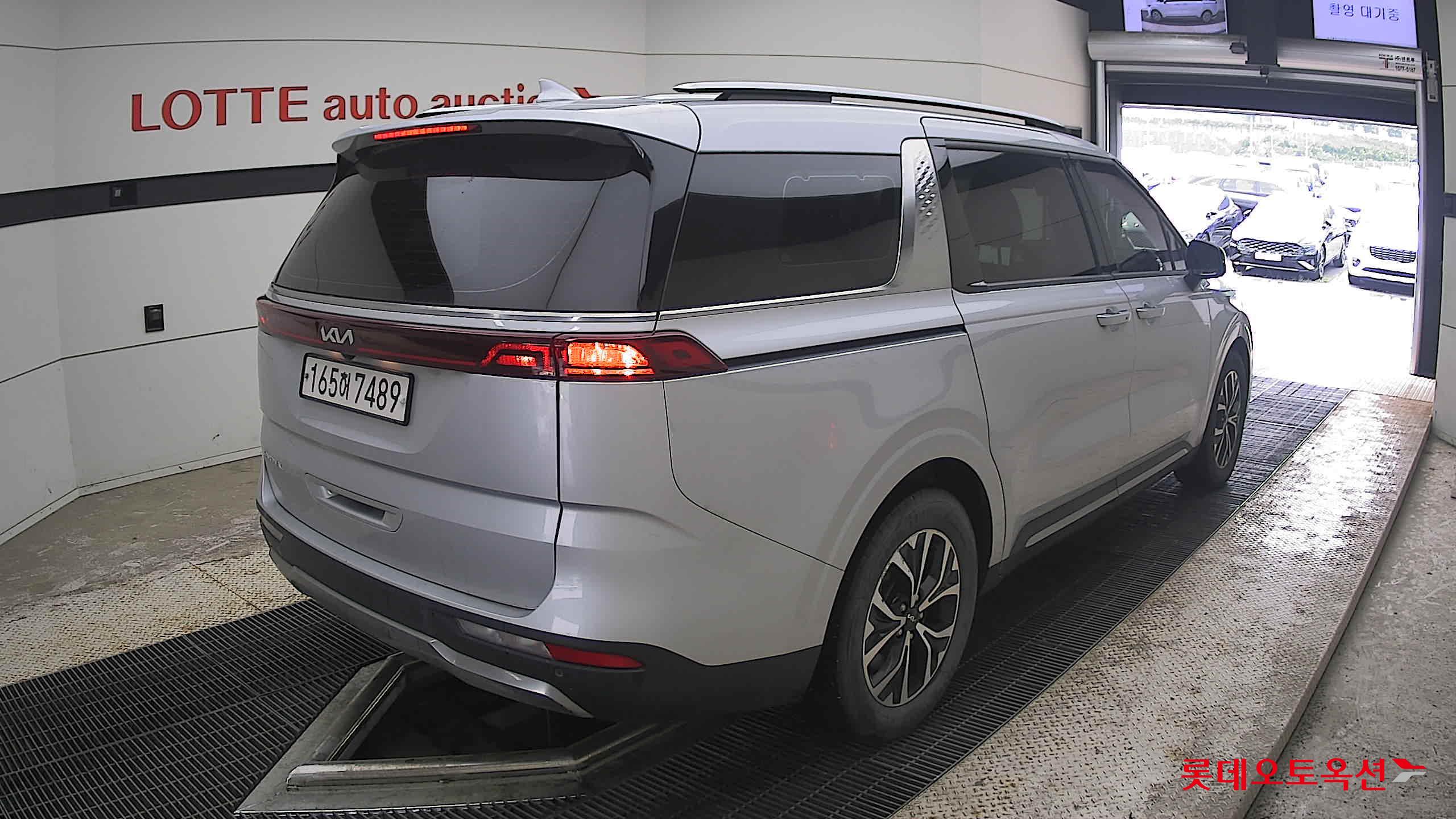 2022 - kia carnival