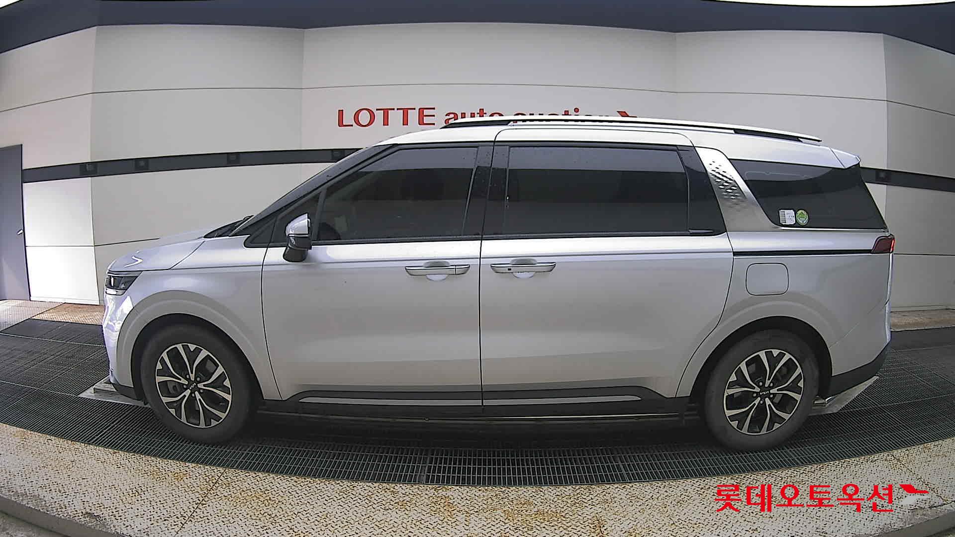 2022 - kia carnival