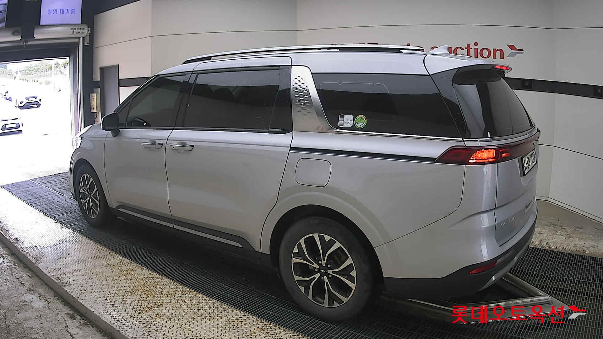 2022 - kia carnival