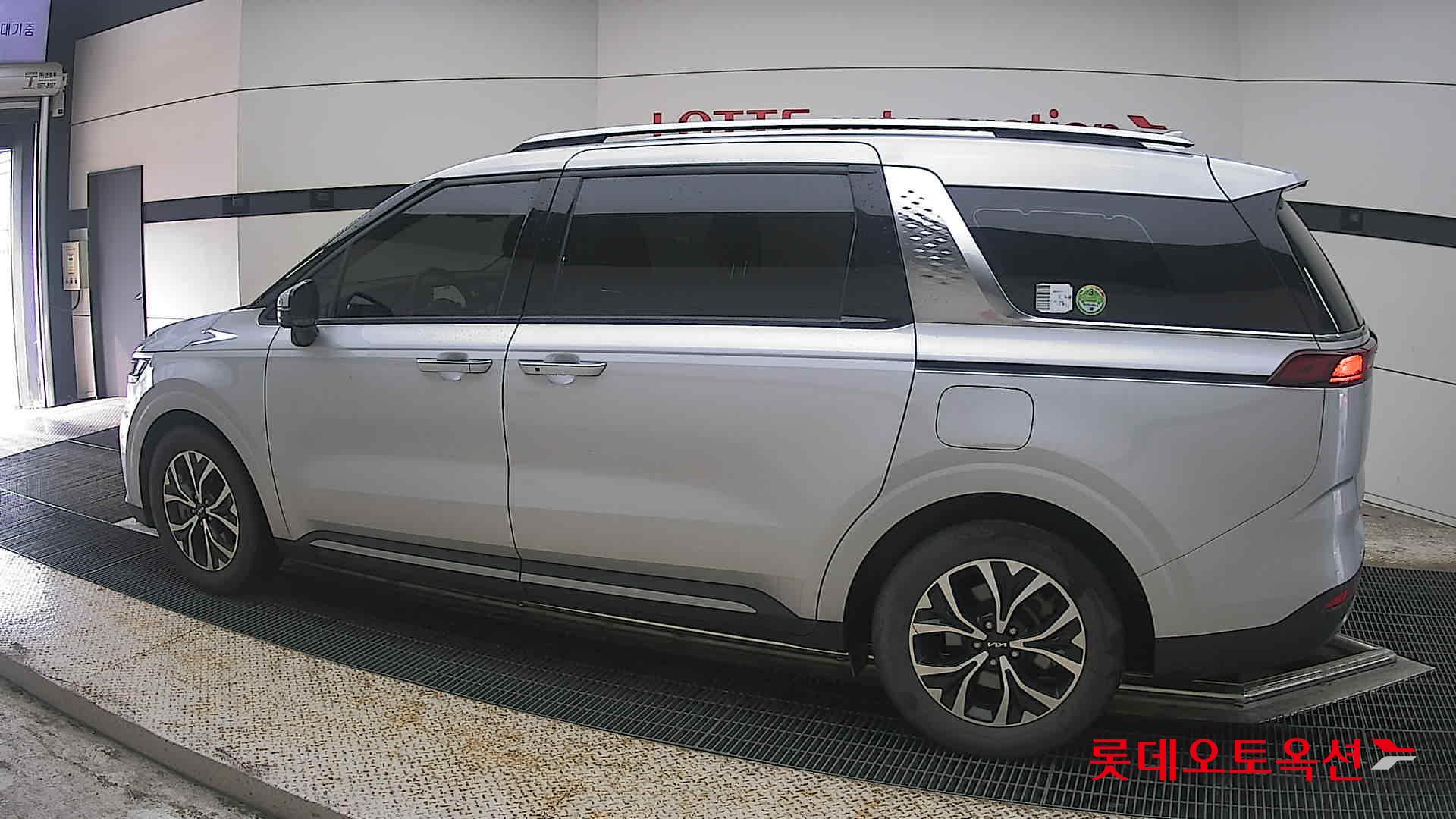 2022 - kia carnival