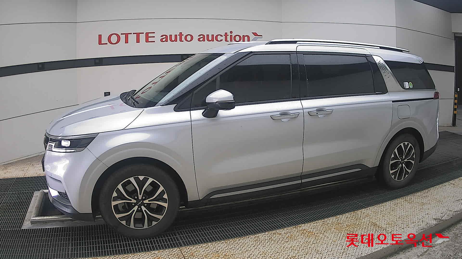 2022 - kia carnival