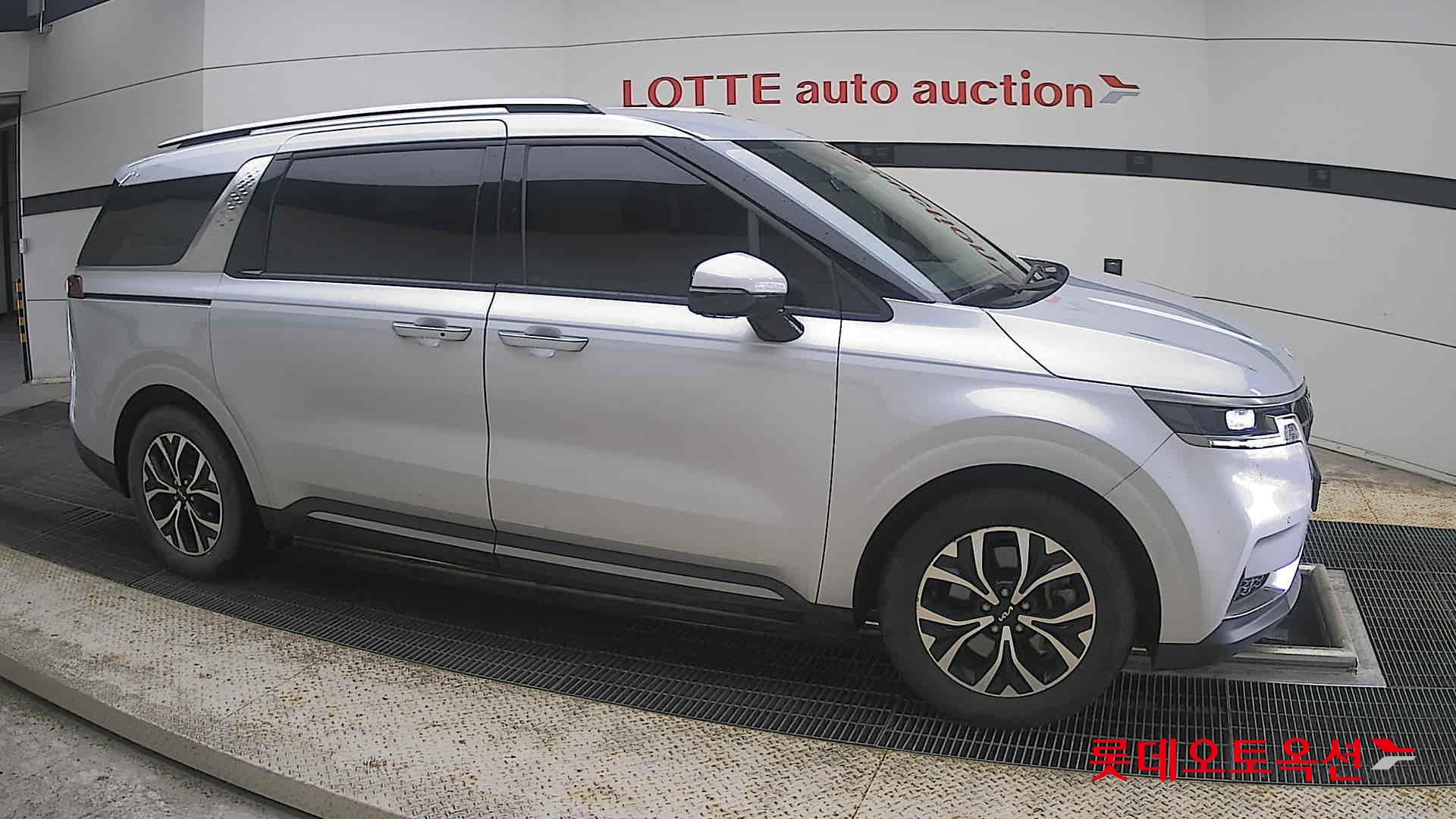 2022 - kia carnival